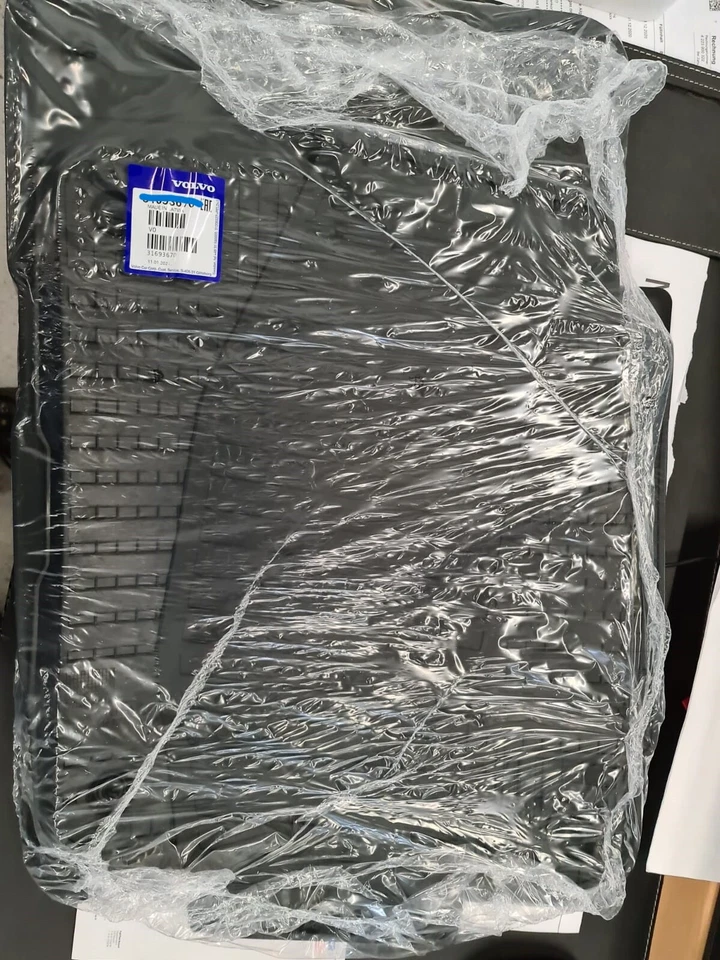 Genuine Volvo rubber floor mats S/V60/V60CC from 2019 *31322963* - Image 1 of 1