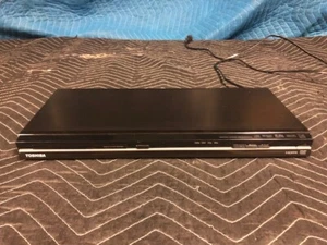 Toshiba SDK990 1080p Upconversion DVD Player - Picture 1 of 5