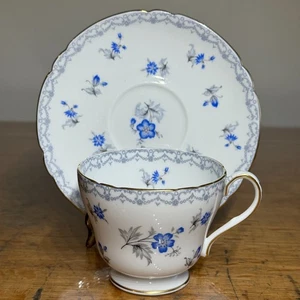 Shelley England Charm Fine Bone China Teetasse und Untertasse blaue Blumen - Bild 1 von 7