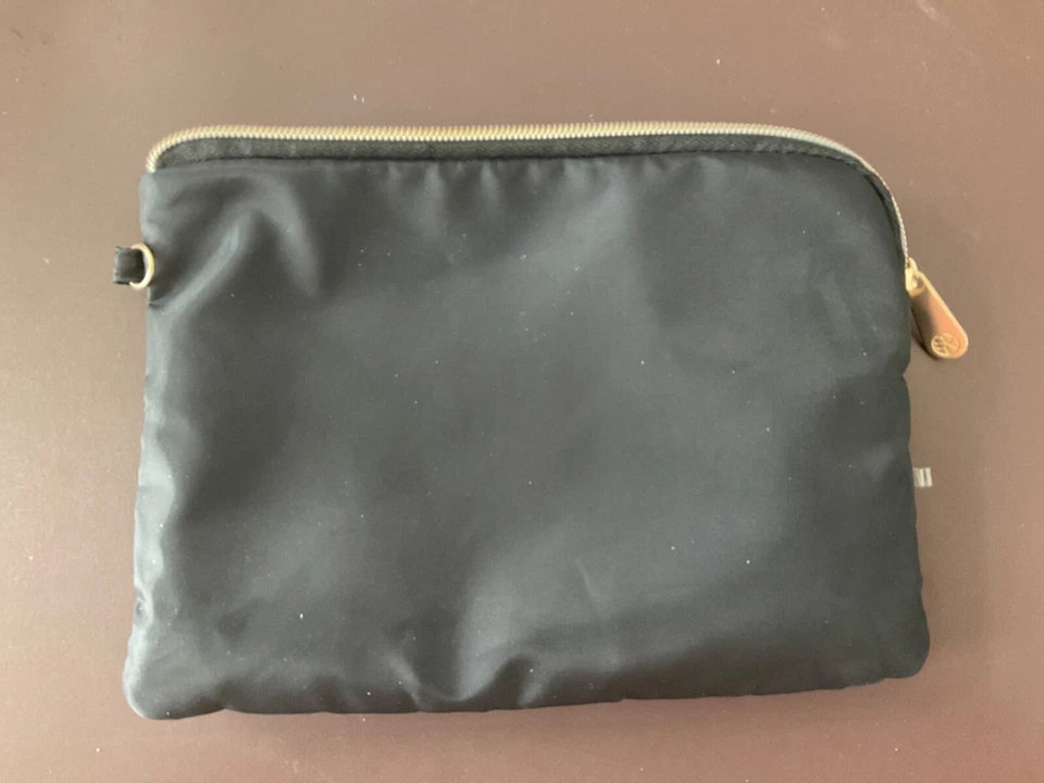 "Maquillaje/cartera pequeña de nailon Sonia Kashuk 9 x 7"" - negra" Foto 1 de 1