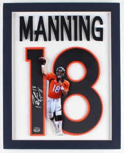 Camiseta deportiva enmarañada de Peyton Manning firmada por los Broncos 16x20 (Holograma de fanáticos) - Imagen 1 de 2