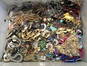 Lote de joyas 1 libra lb vintage y mod chatarra y desgaste broche mixto collar pendiente + - Imagen 1 de 10