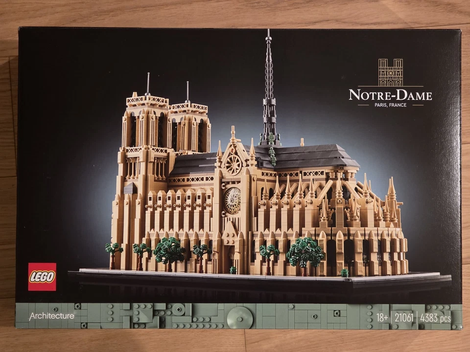 LEGO Notre-Dame de Paris 21061 (4383 Pieces) New/Sealed - Image 1 of 2