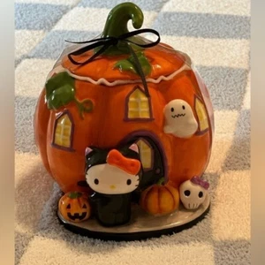 Hello Kitty NWT Halloween Blue Sky Clayworks Sanrio Pumpkin House Spooky Decor - Picture 1 of 4