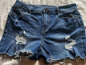 Women’s Old Navy High Rise Secretly Slim Pockets Distressed Denim Shorts Size 8 - Picture 1 of 6