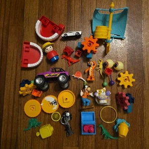 Trödel Schubladen Konvolut 33 Vintage Spielzeugautos Piratenschiff Teile und mehr 80er 90er - Bild 1 von 5