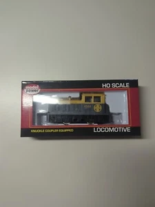Model Power HO Scale DDT Plymouth Industrial Diesel: A.T.S.F. No. 96670 - Picture 1 of 1