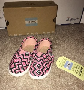 Toms Classic Coral Canvas Chevron  Shoes Toddler Girl Size 8 NIB. - Picture 1 of 7