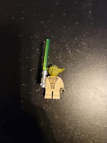 Lego Yoda 75017 Duel on Geonosis Minifigure with Light Saber (Unique)