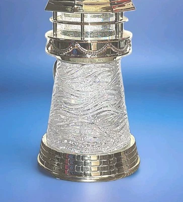 Candelabro de 3 mechas Glowing Light House de Bath & Body Works.  Foto 1 de 2