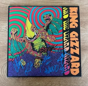 * KING GIZZARD & LIZARD WIZARD * album firmato * WILLOUGHBY'S BEACH * - Foto 1 di 2