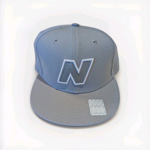 NUOVO cappello New Balance Block N Fitted baseball piatto Bill grigio taglia 7 1 4 riflettente