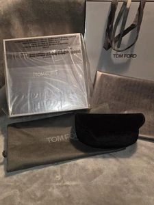 Autentica confezione regalo TOM FORD con custodia per occhiali da sole in velluto - Foto 1 di 6