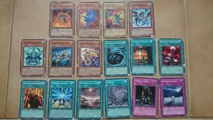 Yu Gi Oh - Lotto 16 Carte - Guscio Vulcanico e altre.. - Picture 1 of 4