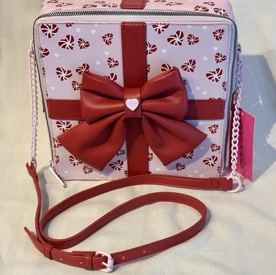 Betsey Johnson Viral Regalo Navidad Monedero Rosa Cuadrado Rojo Arco Corazones Kitsch Foto 1 de 4