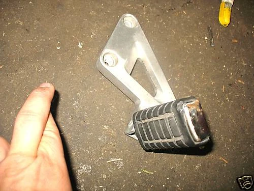 83 Honda CX650 CX 650 CX650C Custom Right Hand Rear RHR Foot Peg & Bracket Asy - Image 1 of 1