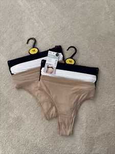 Paquete de 3 tangas flexibles corporales Marks and Spencer talla 16 X 2 - Imagen 1 de 6