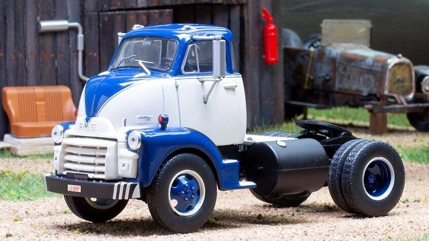 GMC 950 COE 1954 WHITE/BLUE 1:43 - Immagine 1 di 1