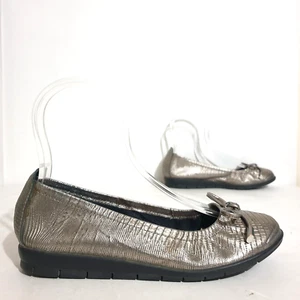 Diana Ferrari Supersoft Shoes Sz 7C Grey Silver Leather Ballet Flats SlipOn Flex - Picture 1 of 14