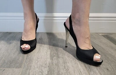 Zapatos de salón bebe Katie Stain negros plateados con tacón peep toe talla 8 Foto 1 de 4