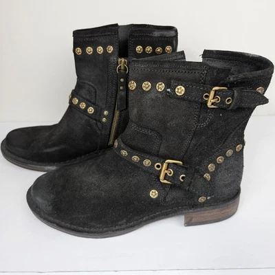 UGG Mujer Talla 7.5 Fabrizia Tachuelas Moto Negro Gamuza Cuero Piel de Oveja Bota de Motociclista Foto 1 de 4