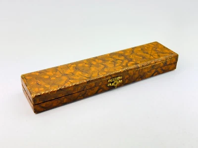 Estuche joyero collar vintage con detalles pintados a mano textura de cuero de cocodrilo Foto 1 de 4