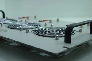 Panel de cámara de aire amplificador de gradiente Copley Controls - Imagen 1 de 11
