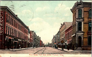 FREMONT, OHIO - BUSY FRONT STREET FROM STATE STREET - 1907 - OLD POSTCARD - Picture 1 of 2