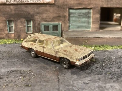 1976 Pontiac LeMans Wagon Rusty Weathered Custom 1/64 Diecast Beater Barn Find - Image 1 of 4