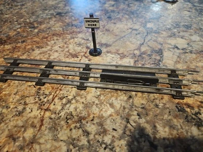 Vintage Marx O Gauge Uncoupling Tubular Track Section – With Uncouple Here Sign - Image 1 of 4