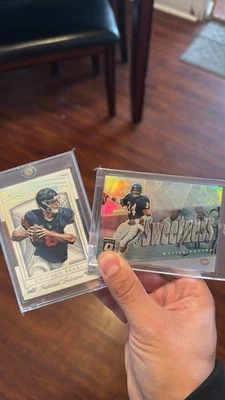 Tarjetas de los Chicago Bears Walter Payton Optic y Jay Cutler National Treasures  Foto 1 de 4