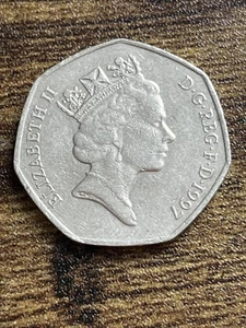 1997 United Kingdom 50 Fifty Pence Elizabeth Britannia Lion Actual Coin TB5054* - Picture 1 of 2