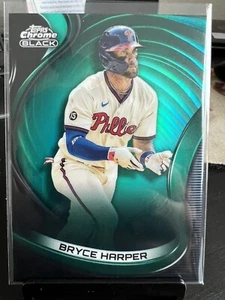 2022 Topps Chrome Black - Bryce Harper - #67 verde rifrattore parallelo #d 94/99 - Foto 1 di 2