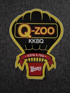 Vintage! 1980er Wendy’s Aufkleber Houston Texas 93FM Hot Hits Radiosender Q-Zoo KKBQ - Bild 1 von 5