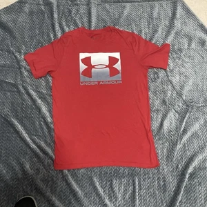 Camiseta Under Armour Para Hombre Pequeña Roja Heatgear Logo Central - Imagen 1 de 6