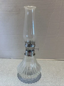 Lampenlicht Bauernhöfe, zierliche Bordeaux Öllampe Kristallschliff, Dekorateur entworfen 9" - Bild 1 von 6