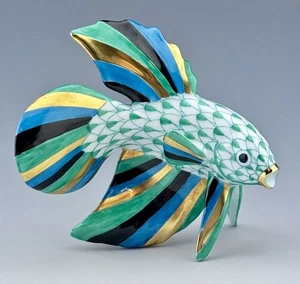 🦋 MINT HEREND BETTA FISH Green Fishnet Figurine ($500 Retail) Beta - Picture 1 of 8