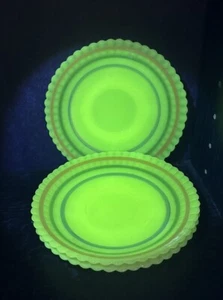 Macbeth-Evans Cremax Blütenblatt 3er Set Untertassen Pastellbänder Uran 6 Zoll - Bild 1 von 6