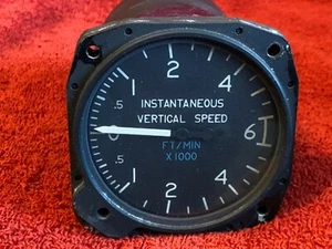 TELEDYNE INSTANTANEOUS VERTICAL SPEED INDICATOR P/N SLZ9638 CESSNA C661009-0101 - Picture 1 of 7