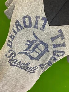 MLB Detroit Tigers 5th & Ocean V-Neck T-Shirt Women's Medium - Picture 1 of 3