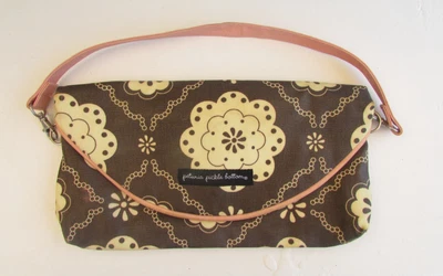 Embreagem Petúnia Pickle Bottom “Breakfast In Belfast” Change It Up  - Imagem 1 de 4