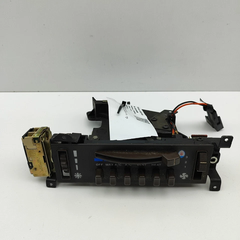 MASERATI 425 Climate Control Unit 2583-501 2.8 Gasoline 165 KW 1987 32740446 Foto 1 de 4