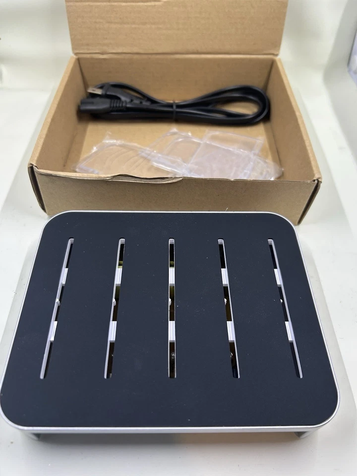 Estación de carga USB de 4 puertos - Organizador de cargador multidispositivo - Plateado y negro Foto 1 de 4