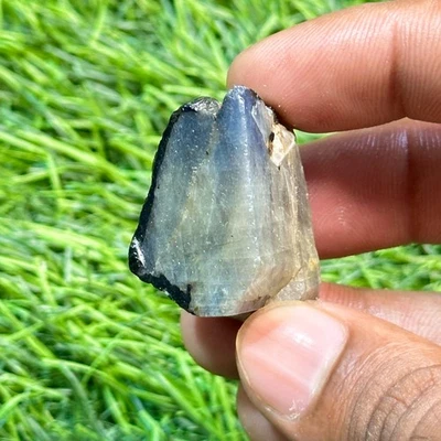 195.3Ct - 100% Natural Bi-Color Raw Blue Sapphire From Madagascar Best Rough - Image 1 of 4