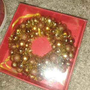 Guirnalda de bolas de 9" decoraciones navideñas doradas por JCPenney Home Collection RN # 93677 - Imagen 1 de 5