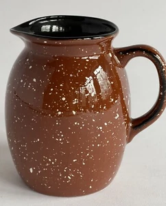 Brauner Krug Milchkännchen Handarbeit von JD mit glänzender Glasur 5,5" hoch - Bild 1 von 7