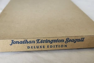 Jonathan Livingston Seagull 1970 DELUXE EDITION Hardcover Sealed w Original Box - Foto 1 di 5