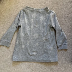 Talbot's Petite Mujer Talla S Gris con Estampado de Copo de Nieve Jersey Polar Top 1/4 Cremallera - Imagen 1 de 9