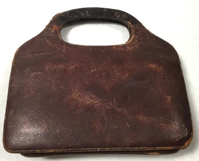 Bolso de mano antiguo con cerradura de beso monedero interior miniture cuero raro 4" de colección Foto 1 de 4