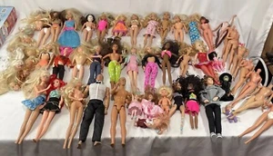 Barbie Dolls 25 Barbie, 3 Ken, 9 Kids, 9 Barbie’s For Parts, 10 Heads Lot 2 - Picture 1 of 16